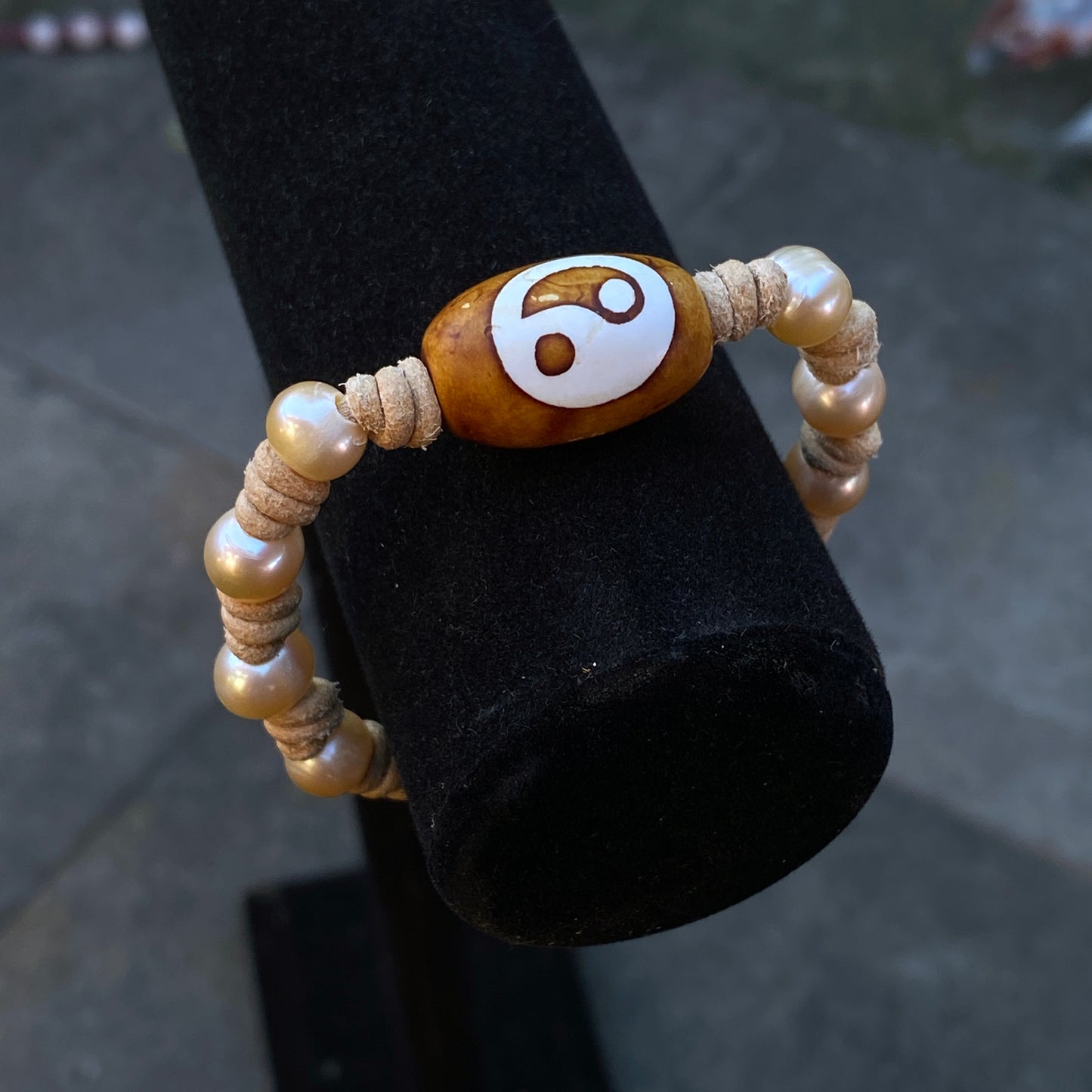 Women’s Genuine Freshwater Pearl and Tibetan Agate Gemstone Yin Yang leather bracelet