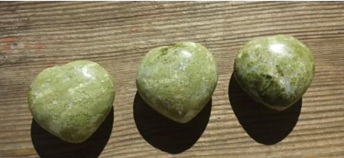 Natural Vasonite Puffy Heart reiki semiprecious green gemstone healing 40-45mm