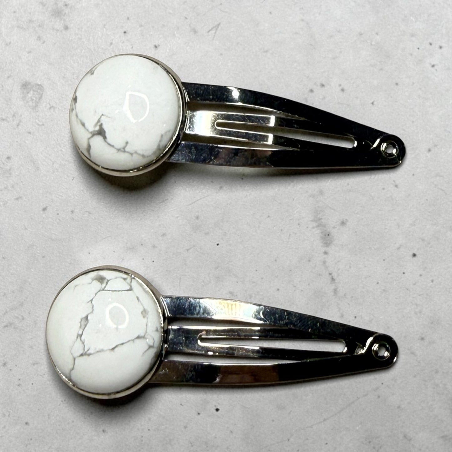 Howlite Hair clip set