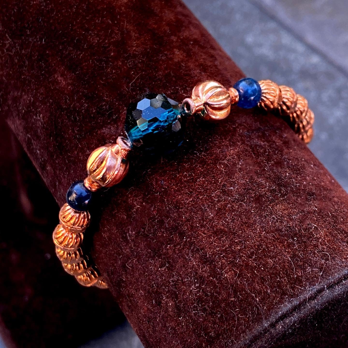 Blue tourmaline gemstone and copper stretch bracelet