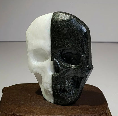 Natural Quartzite Skull