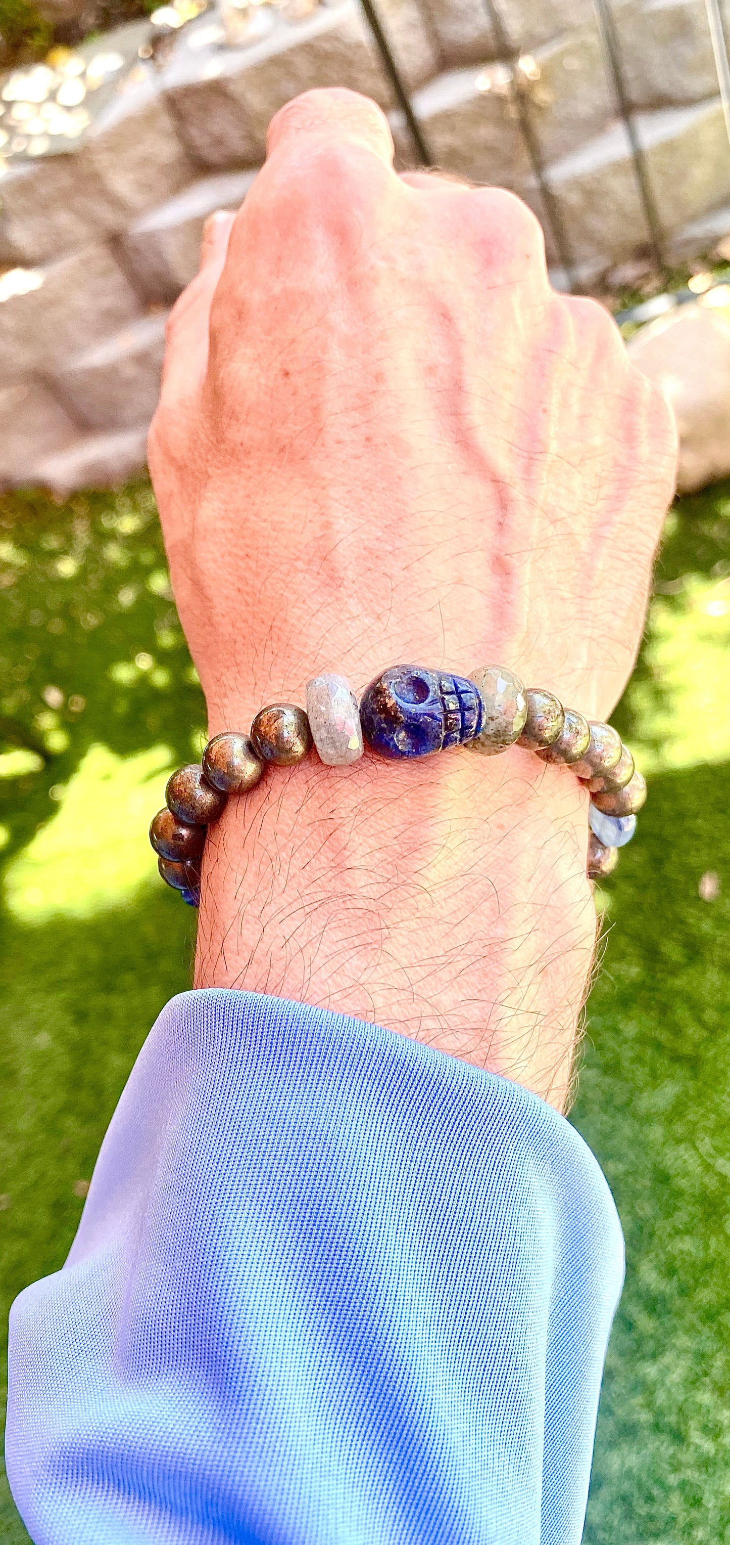 Men’s pyrite, labradorite, and lapis lazuli skull stretch bracelet