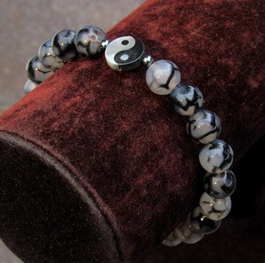 Women’s Yin Yang Agate and Onyx gemstone Bracelet