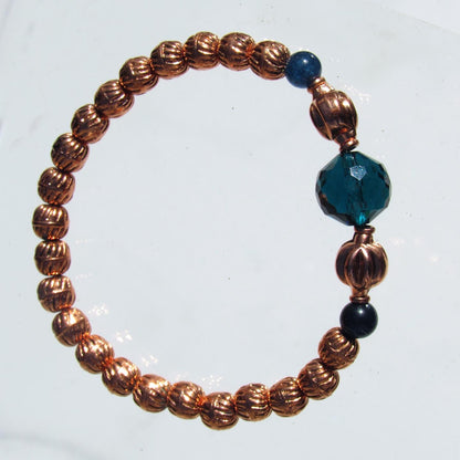 Blue tourmaline gemstone and copper stretch bracelet