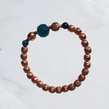 Blue tourmaline gemstone and copper stretch bracelet